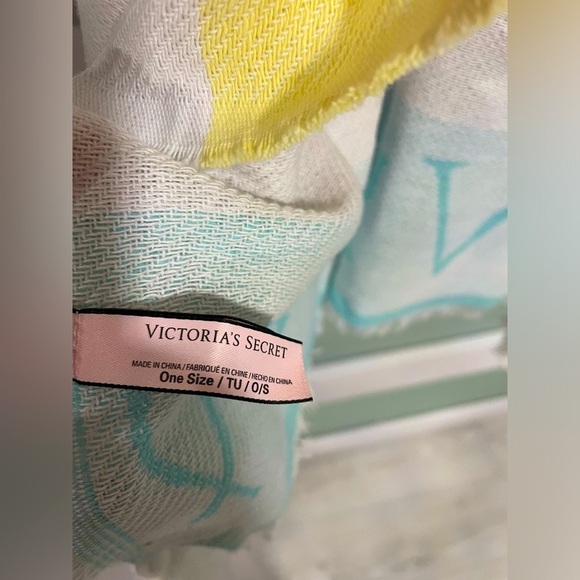 Victoria's Secret Striped Beach Towel Blanket - Picture 5 of 5